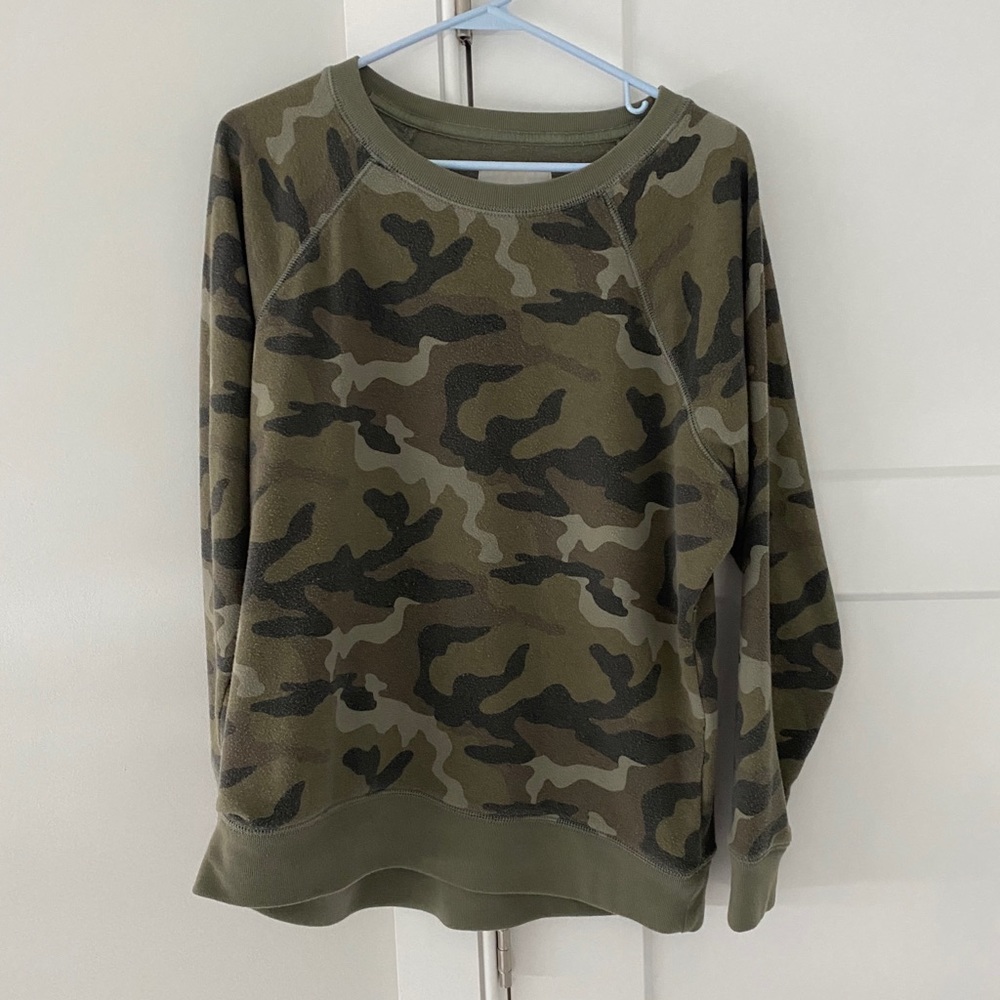 American Eagle camo crewneck